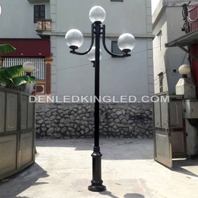 Cột đèn sân vườn Nouvo được sơn đen theo yêu cầu của khách hàng