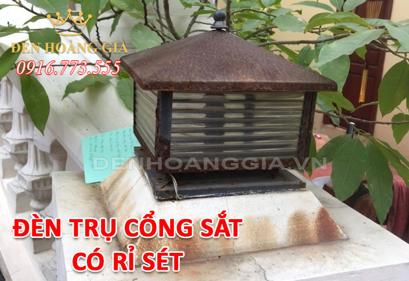 Đèn trụ cổng bằng sắt bị gỉ set sau 2-3 năm sử dụng